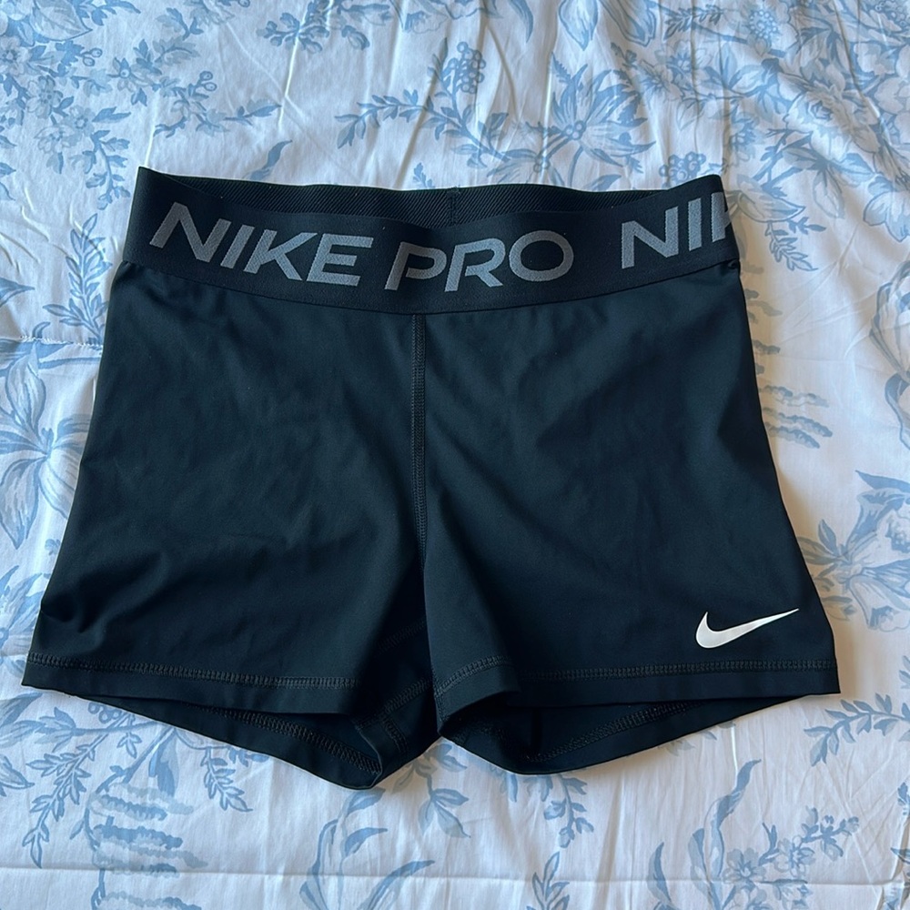 GREAT CONDITION Black Nike Pros Size Medium 3” Inseam